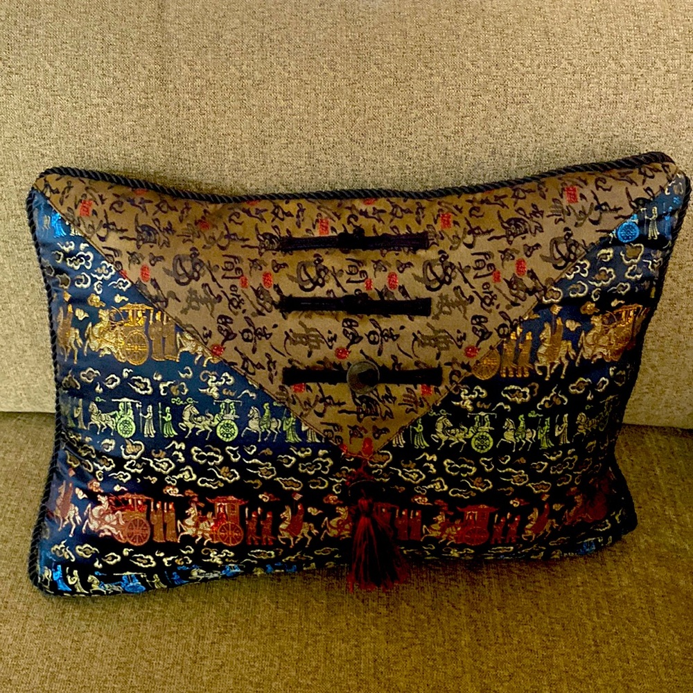 19x13 Asian style pillow